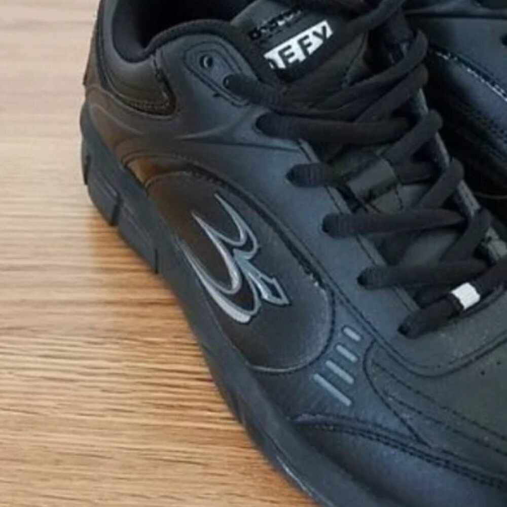 GDEFY Sneakers. Size 8.5 - Picture 2 of 7